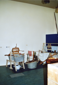 879152 Interieur van het onlangs geopende Volksbuurtmuseum Wijk C in het gehele pand Waterstraat 27 (voormalig ...